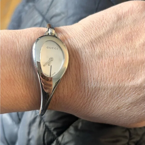 Gucci Stainless Steel bangle watch - Picture 1 of 9